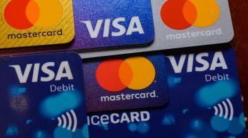 Visa и MasterCard покидают Покердом